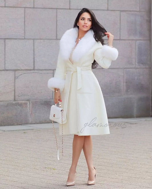 ABRIGO DE CASHMERE DE PELO DE ZORRO EN BLANCO