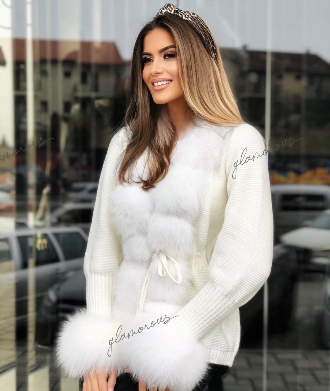 CÁRDIGAN CORTO DE PUNTO Y CASHMERE DE PIEL DE ZORRO EN BLANCO
