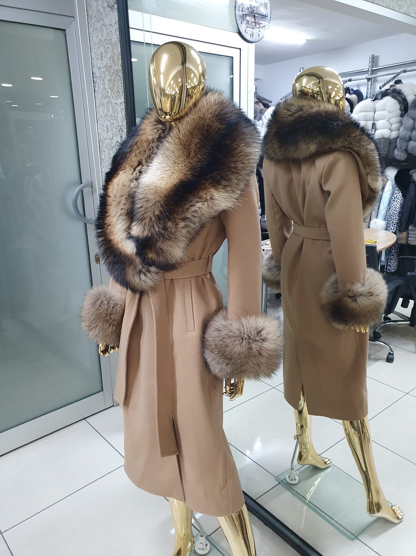 ABRIGO DE CASHMERE DE PIEL DE MAPACHE