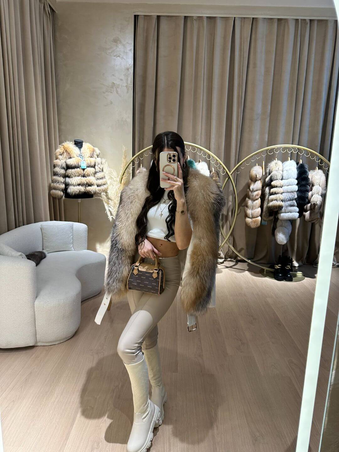 CAPPOTTO IN ALKANTARA VANIGLIA E PELLICCIA DI VOLPE