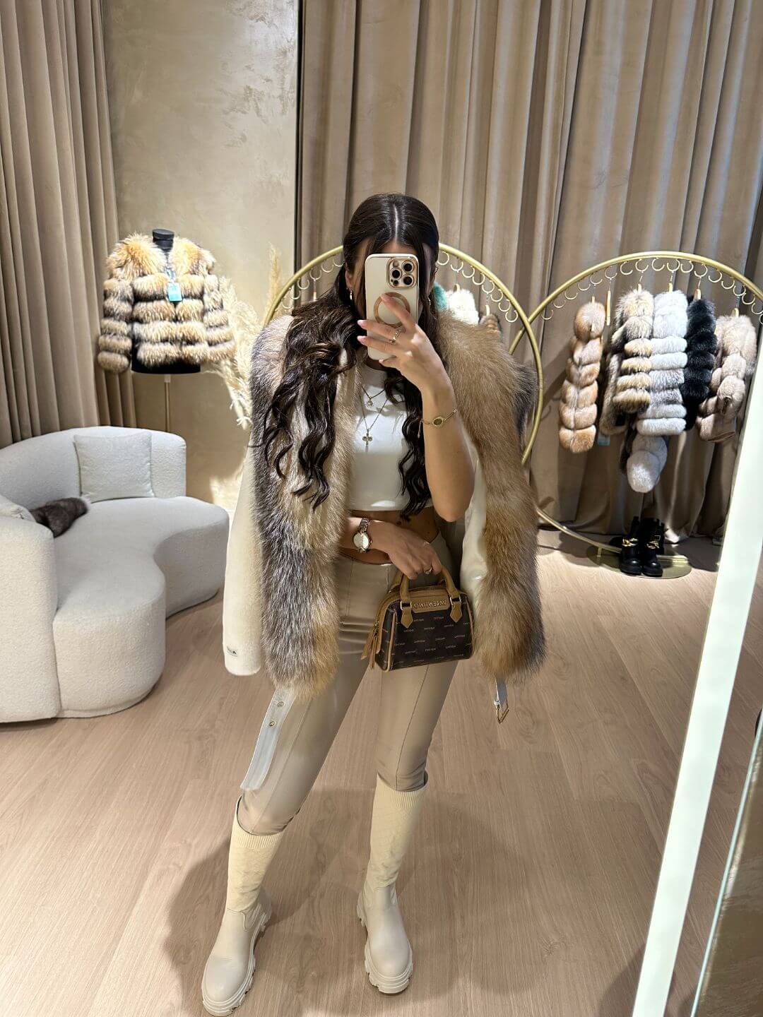 CAPPOTTO IN ALKANTARA VANIGLIA E PELLICCIA DI VOLPE