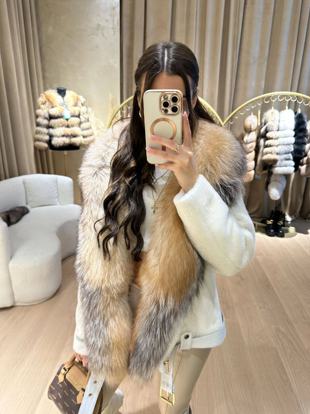 CAPPOTTO IN ALKANTARA VANIGLIA E PELLICCIA DI VOLPE